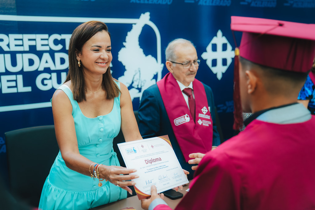 Prefectura del Guayas impulsa el programa Bachillerato Acelerado para jóvenes y adultos mayores de 18 años