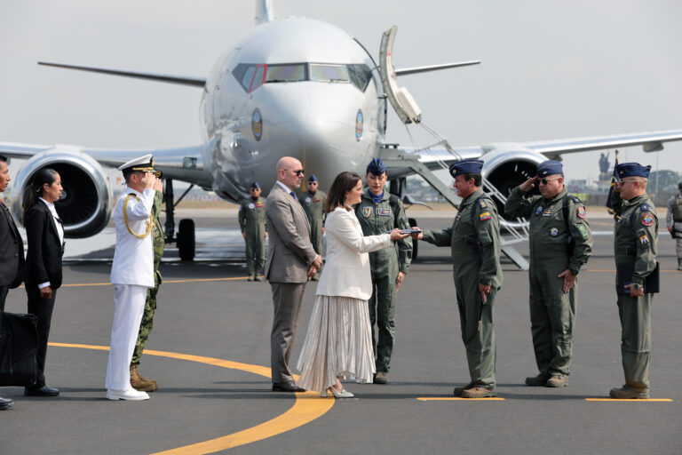 Entrega oficial del avión BOEING 737-500 a la Fuerza Aérea Ecuatoriana para fortalecer la seguridad y capacidad operativa del país