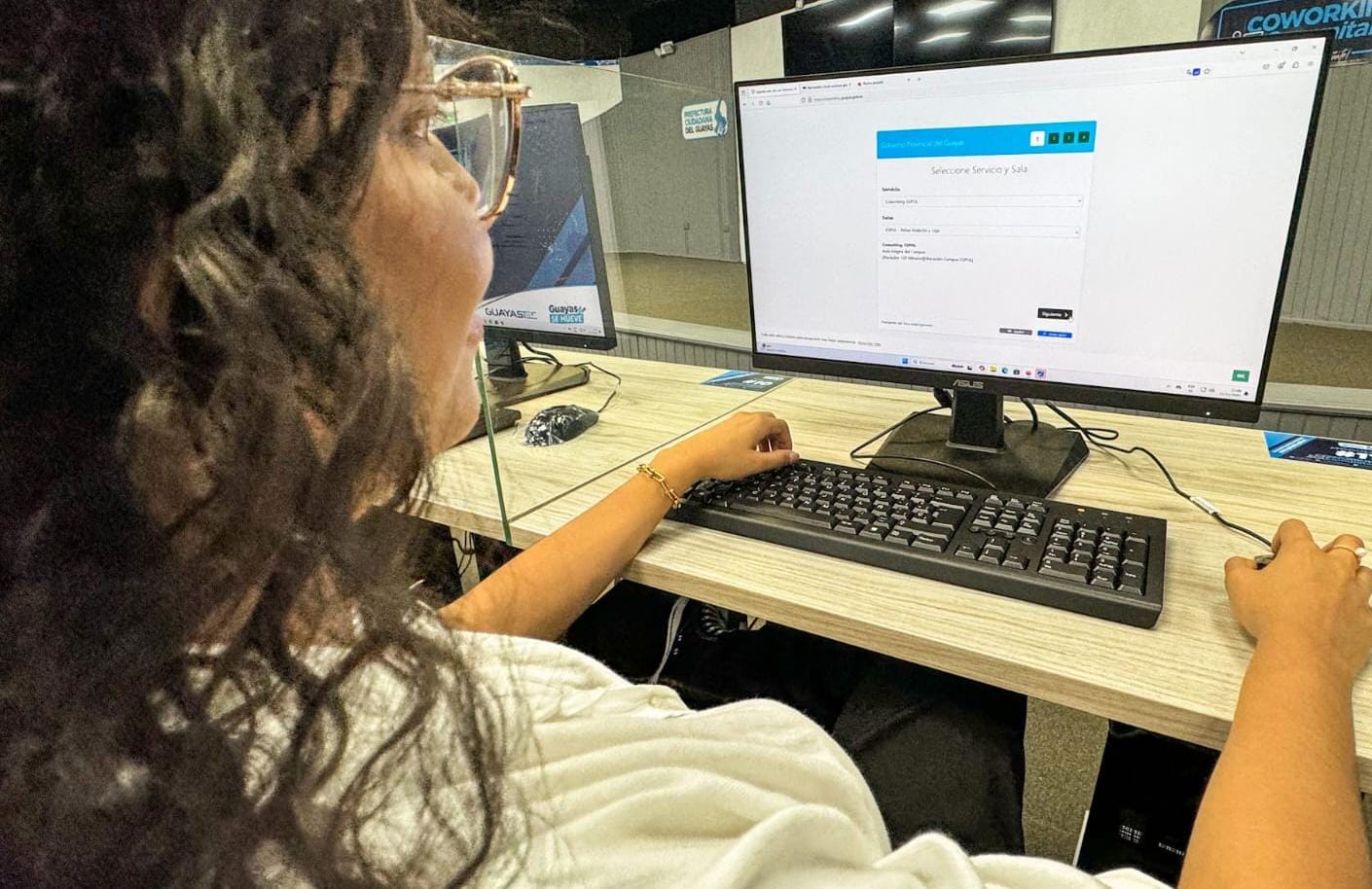 Prefectura del Guayas lanza el programa gratuito Básica Superior Acelerado para completar la educación media en 12 meses