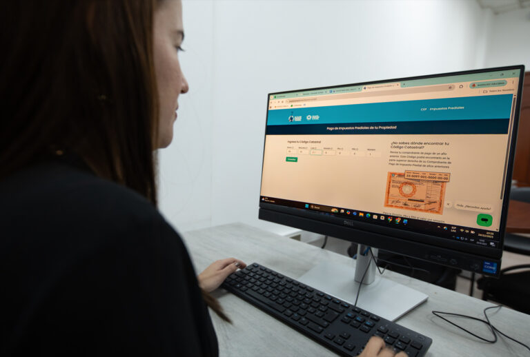 CIUDADANOS REALIZAN EL PAGO DE IMPUESTOS PREDIALES Y CEM 2026 EN GUAYAQUIL A TRAVÉS DE CANALES VIRTUALES Y PRESENCIALES