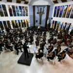 Presentación musical de la Banda Municipal y la Orquesta Filarmónica en espacios públicos de Guayaquil.