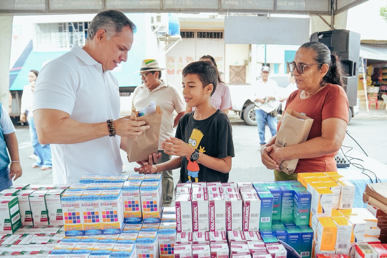 Convoy del Cuidado de la Prefectura del Guayas brinda servicios de salud y apoyo social en Samborondón.