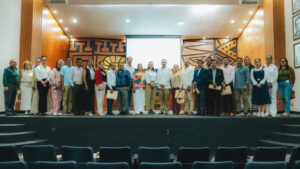 PREFECTA MARCELA AGUIÑAGA POSESIONA A NUEVO VICEPREFECTO DEL GUAYAS