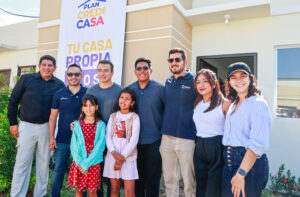 GOBIERNO CUMPLE CON ENTREGA DE CASA PROPIA A 125 FAMILIAS
