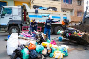 PREFECTURA GUAYAS RECOLECTA 35 TONELADAS DE DESECHOS EN DURÁN