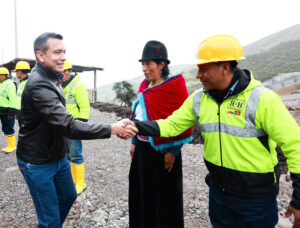 NOBOA SUPERVISA AVANCE DE EMBALSE PARA TUNGURAHUA