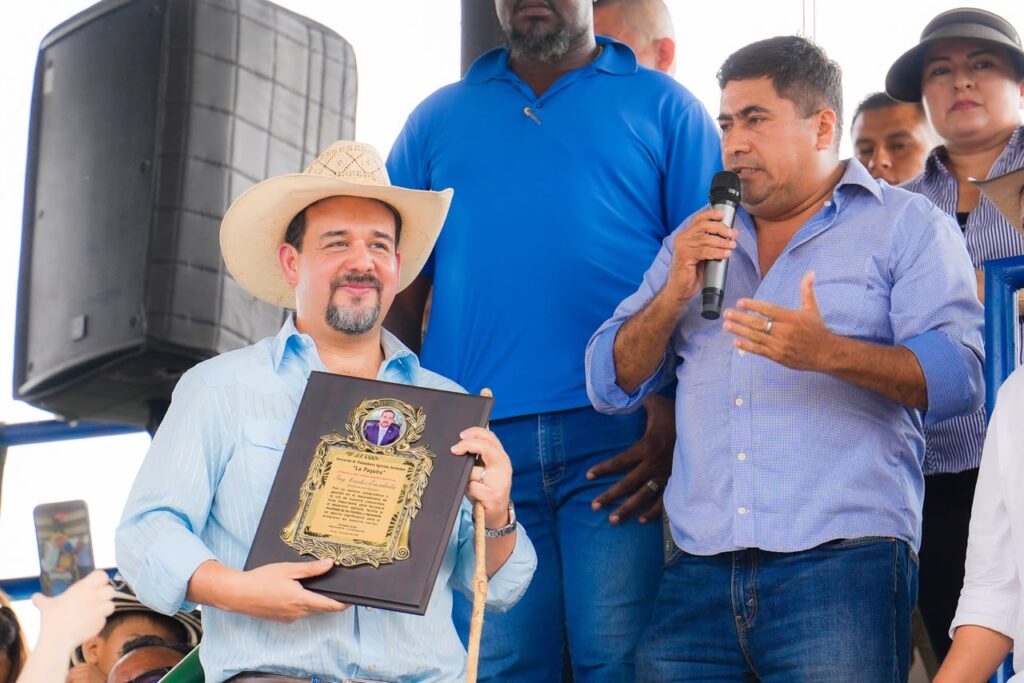 PREFECTO DEL GUAYAS PARTICIPA DEL TRADICIONAL RODEO MONTUBIO DE BUCAY