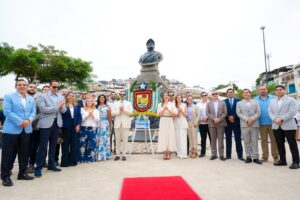 PREFECTURA GUAYAS RINDE HOMENAJE A GUAYAQUIL CON OFRENDA FLORAL