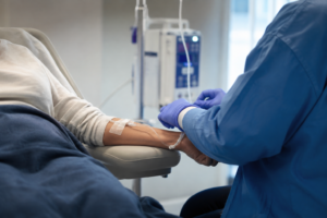 PRIMERA TERAPIA BIOLÓGICA DE PRECISIÓN PARA DETENER DAÑO RENAL