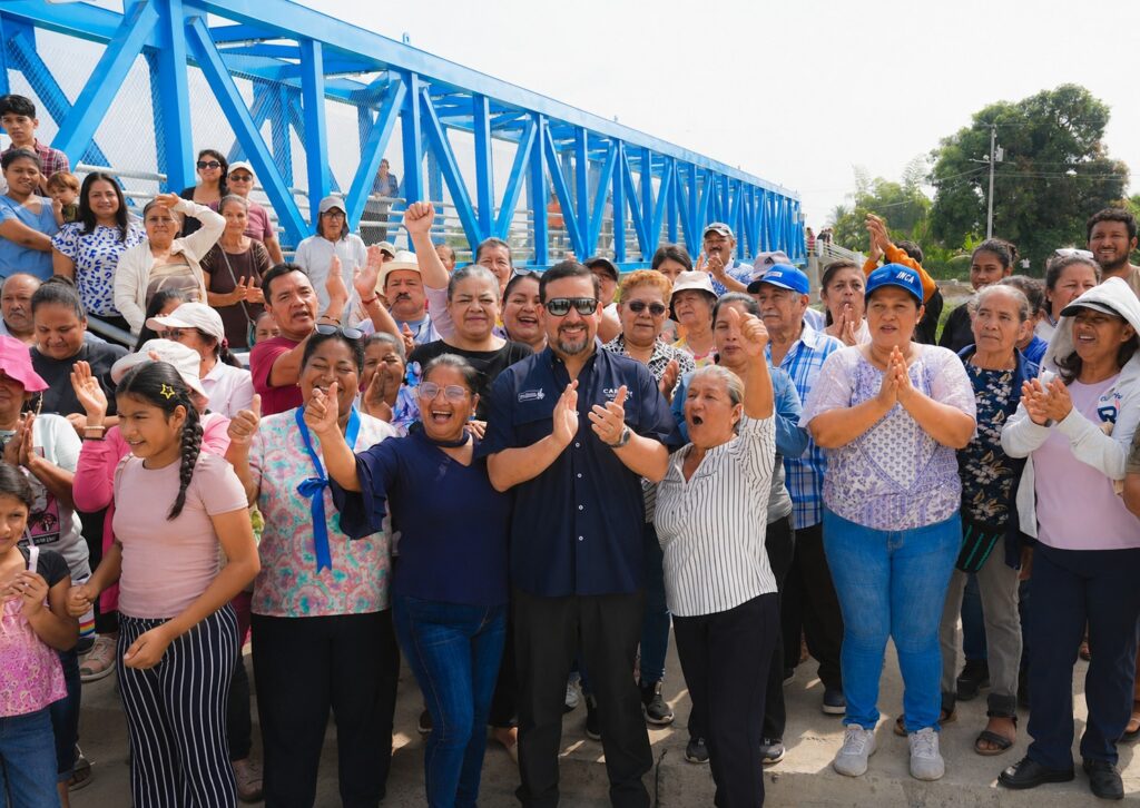 PREFECTURA GUAYAS ENTREGA PUENTE PEATONAL SOBRE RÍO CHIMBO