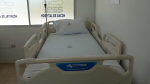 HOSPITAL BÁSICO ANCÓN IESS RENUEVA CAMAS HOSPITALIZACIÓN