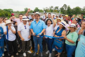 DESPUÉS DE 25 AÑOS DE ESPERA, PREFECTURA GUAYAS ENTREGA PUENTE SOBRE RÍO BACHILLERO