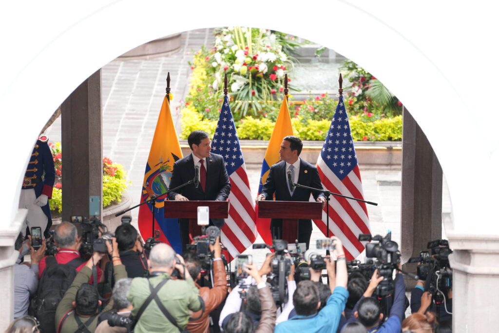 ECUADOR Y ESTADOS UNIDOS REAFIRMAN COOPERACIÓN EN DEFENSA, INVERSIÓN, COMERCIO