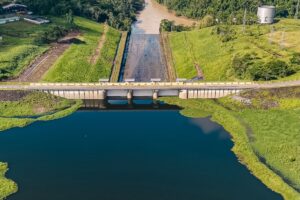 PREFECTO DEL GUAYAS, SUPERVISAN SITUACIÓN DE LA REPRESA DAULE PERIPA